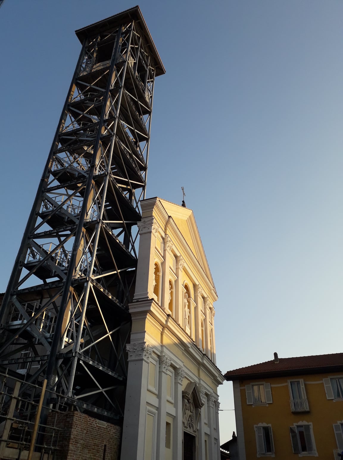 Campanile Nole durante i lavori